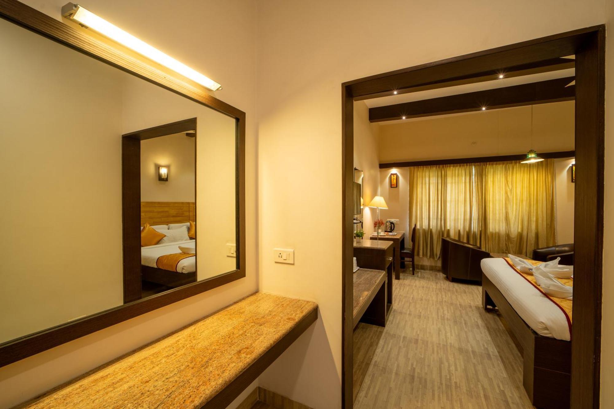 Yagappa Residency Hotel Танджавур Екстериор снимка